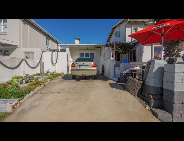 5 BEDROOM FREESTANDING FOR SALE IN OCEANVIEW HEIGHTS